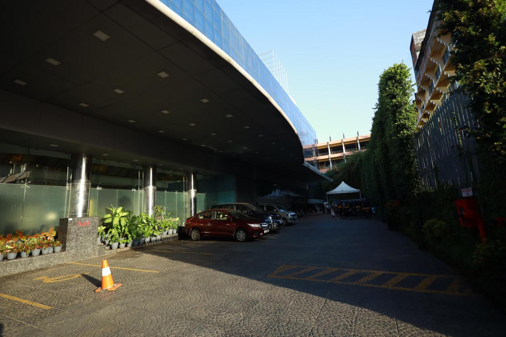 Saj Luciya -A Classified 4 Star Hotel Thiruvananthapuram Dış mekan fotoğraf