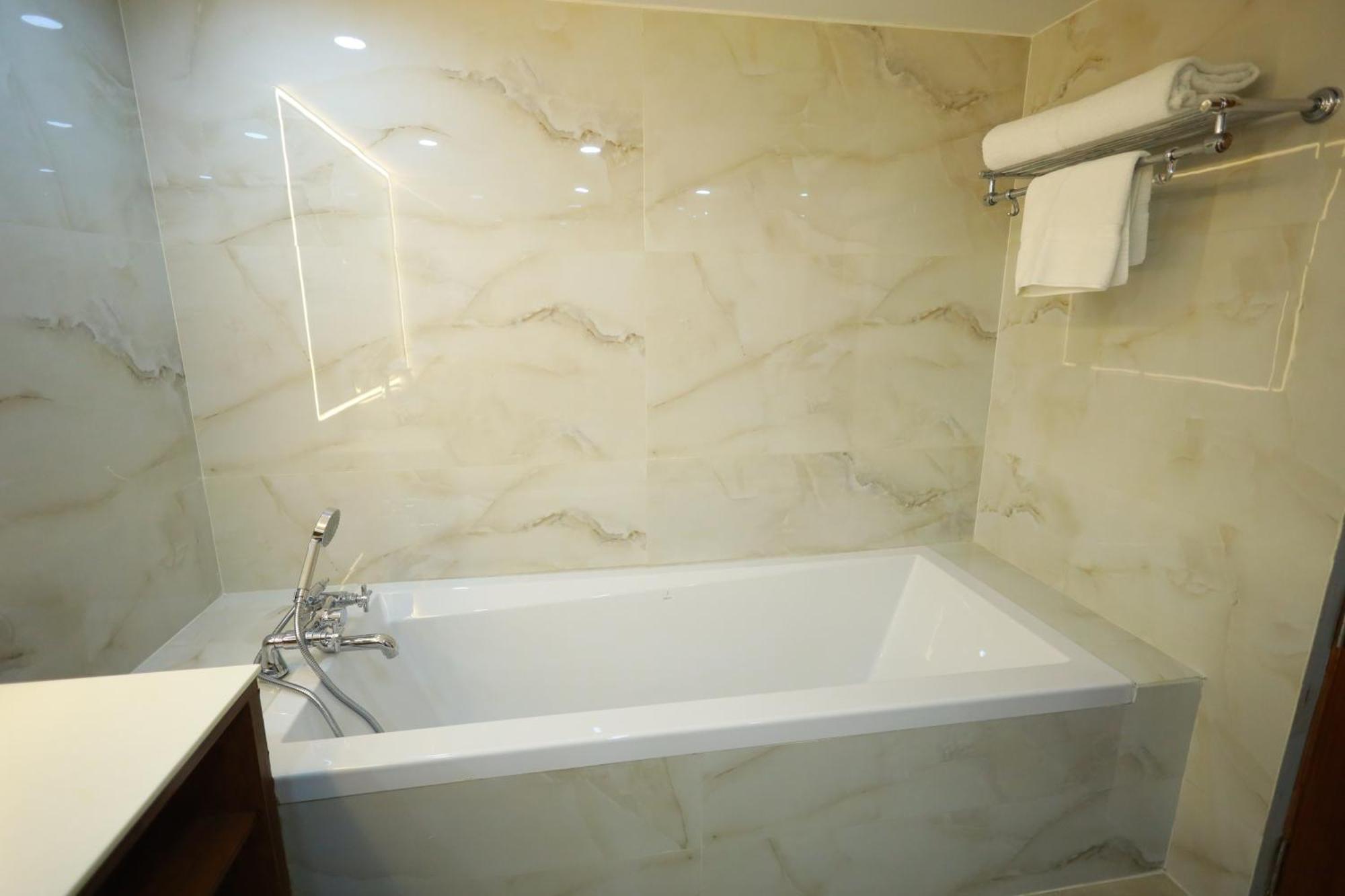 Saj Luciya -A Classified 4 Star Hotel Thiruvananthapuram Dış mekan fotoğraf