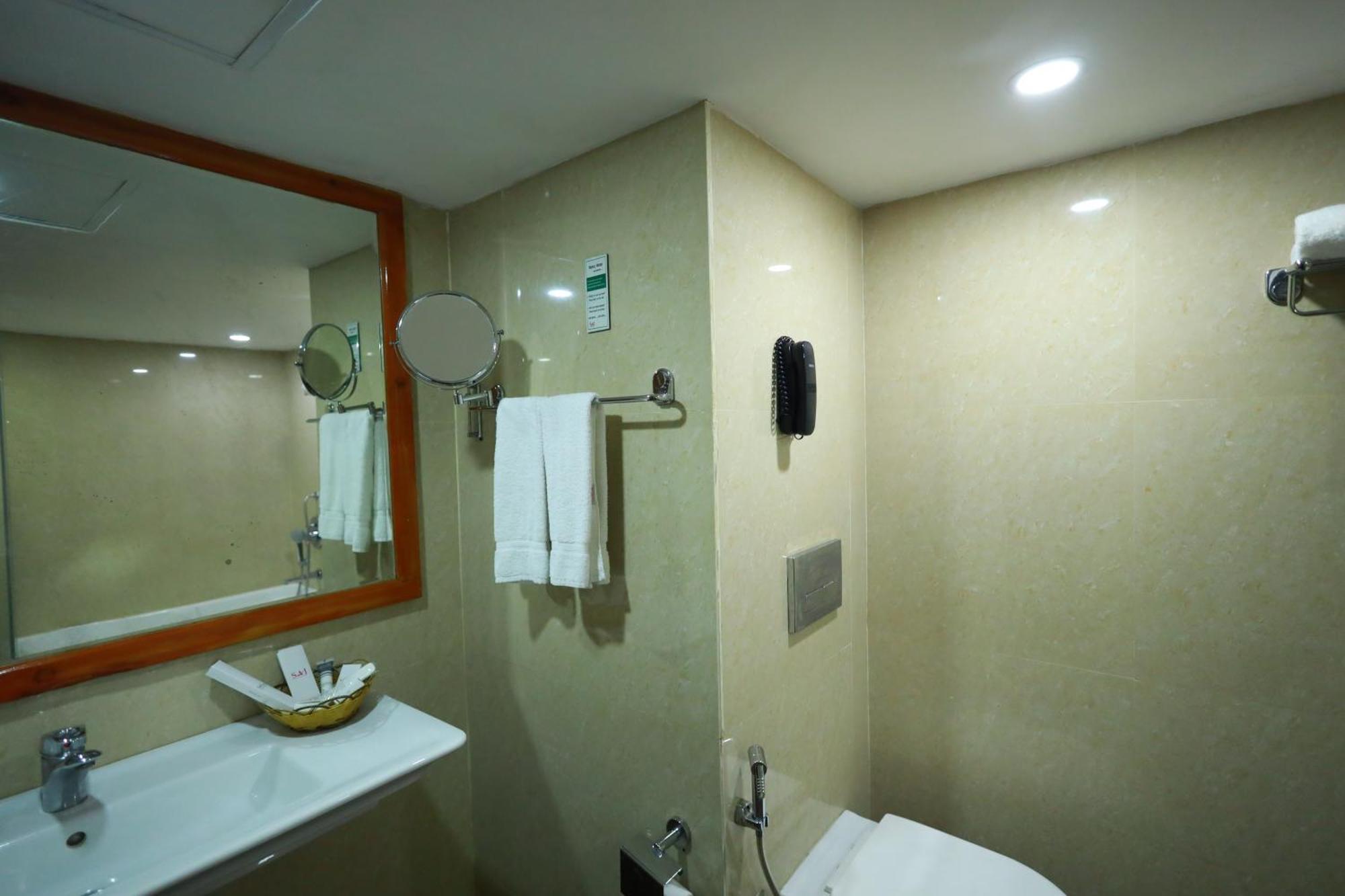 Saj Luciya -A Classified 4 Star Hotel Thiruvananthapuram Dış mekan fotoğraf