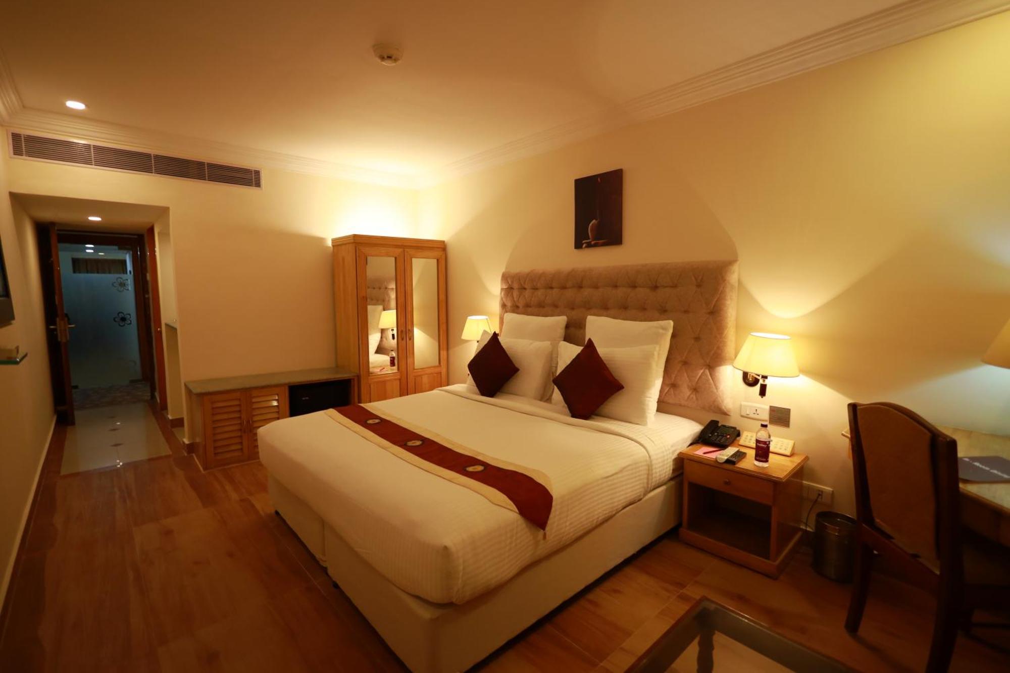 Saj Luciya -A Classified 4 Star Hotel Thiruvananthapuram Dış mekan fotoğraf