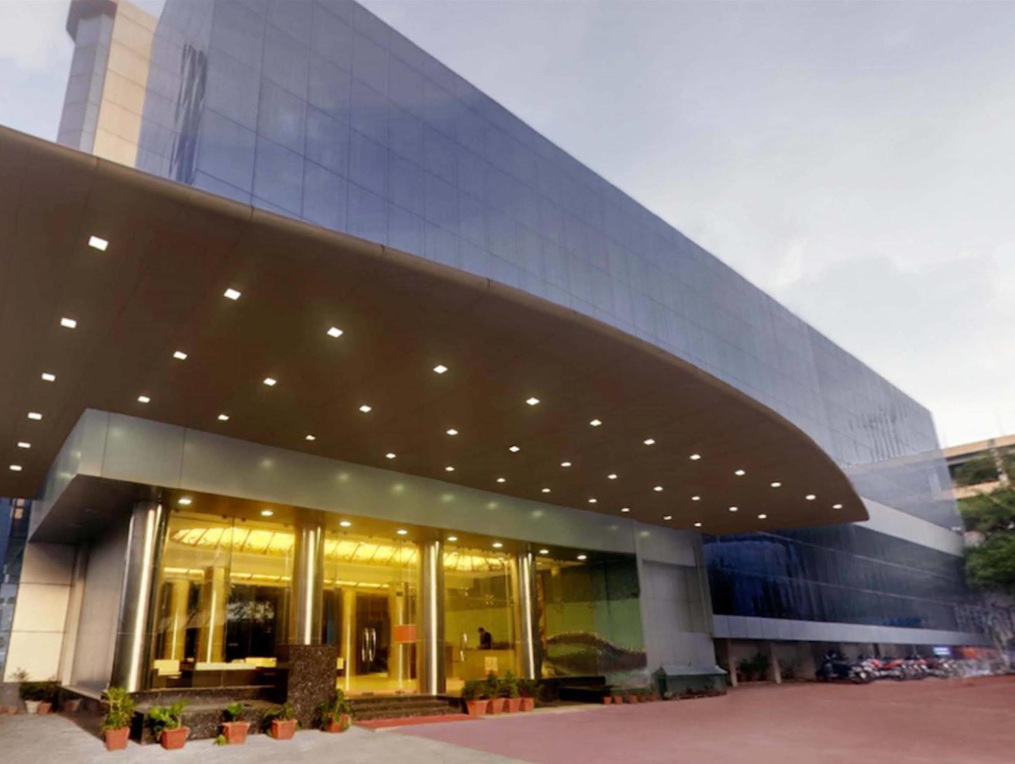 Saj Luciya -A Classified 4 Star Hotel Thiruvananthapuram Dış mekan fotoğraf